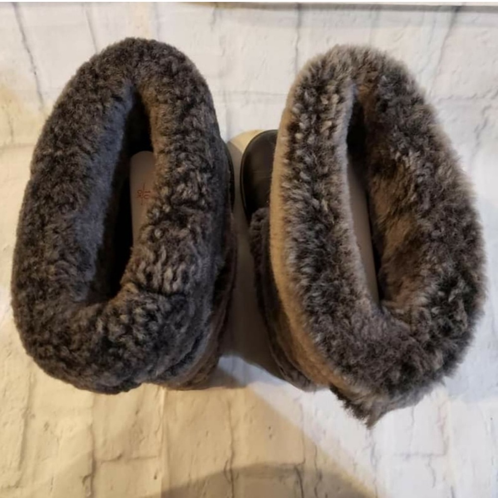 Ugg Lilyan Snow Boots - Picture 4 of 9